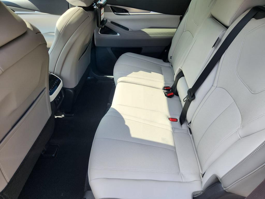 New 2027 INFINITI QX60 Luxe w/ Family Package AWD/4WD image 10