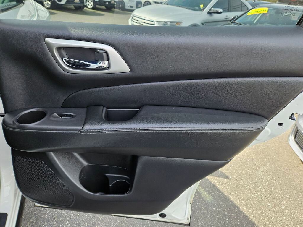 Used 2020 Nissan Pathfinder SL image 17