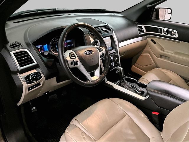 Used 2015 Ford Explorer XLT w/ Equipment Group 202B AWD/4WD image 13