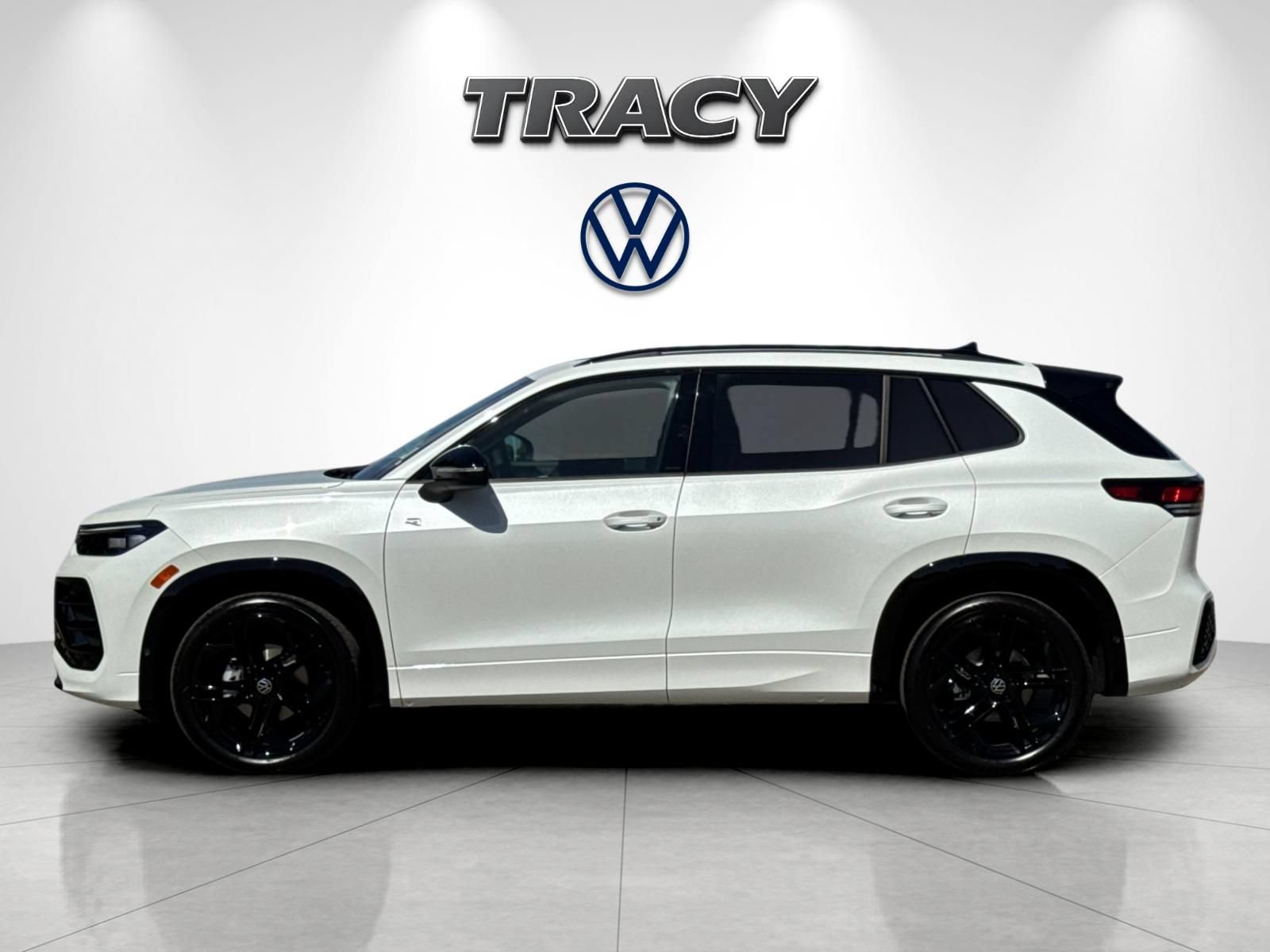 New 2026 Volkswagen Tiguan SE R-Line FWD image 7