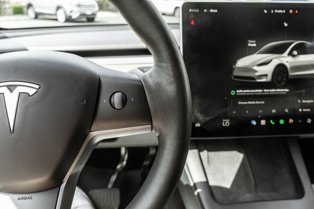 Used 2022 Tesla Model Y Long Range AWD/4WD image 20