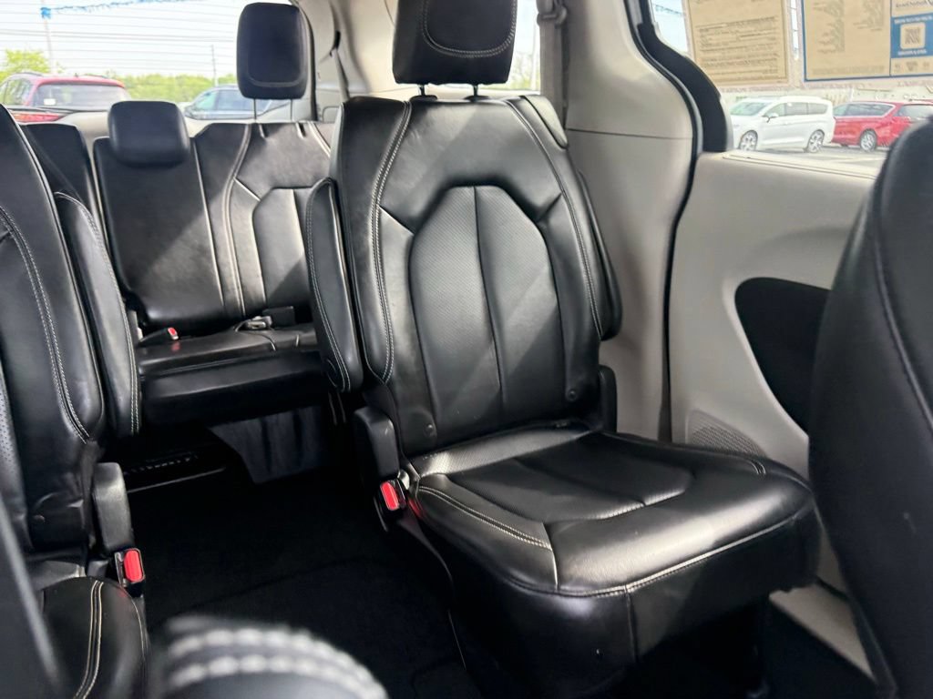 Used 2023 Chrysler Pacifica Touring-L FWD image 61