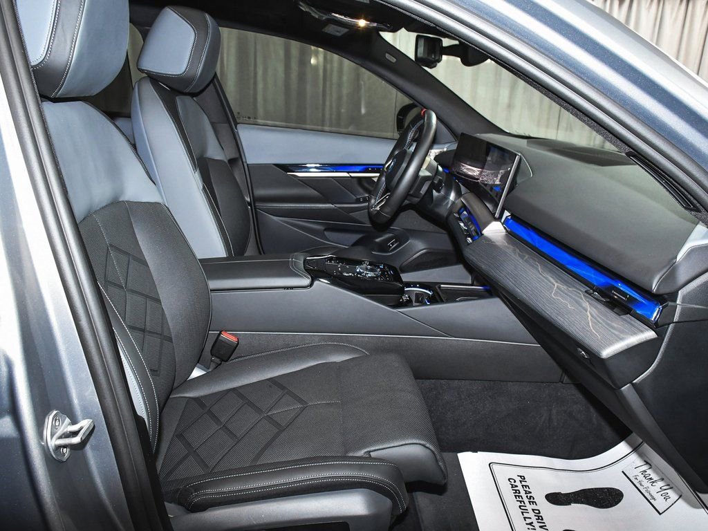 Used 2025 BMW i5 M60 w/ Executive Package image 71