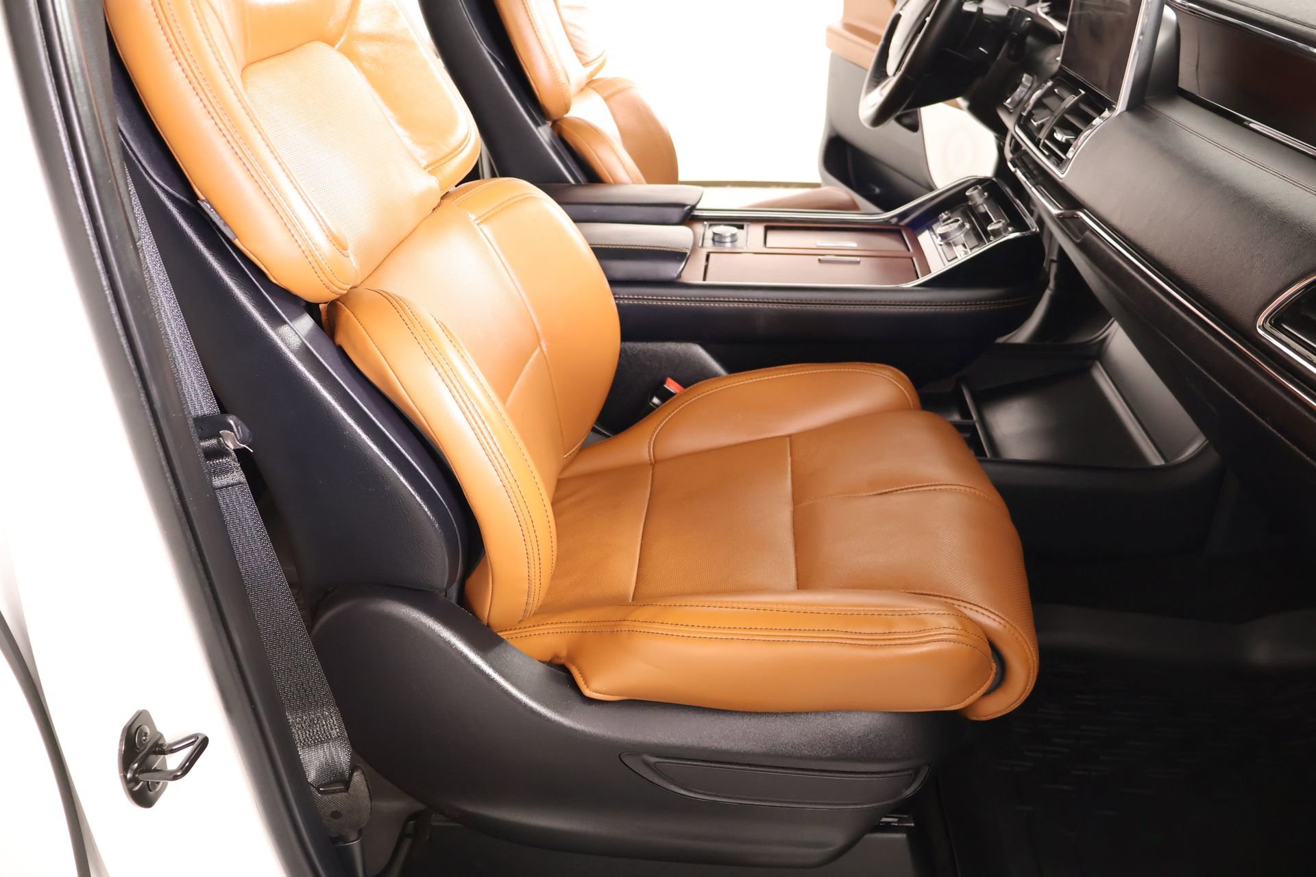 Used 2021 Lincoln Navigator Reserve w/ Luxury Package AWD/4WD image 15