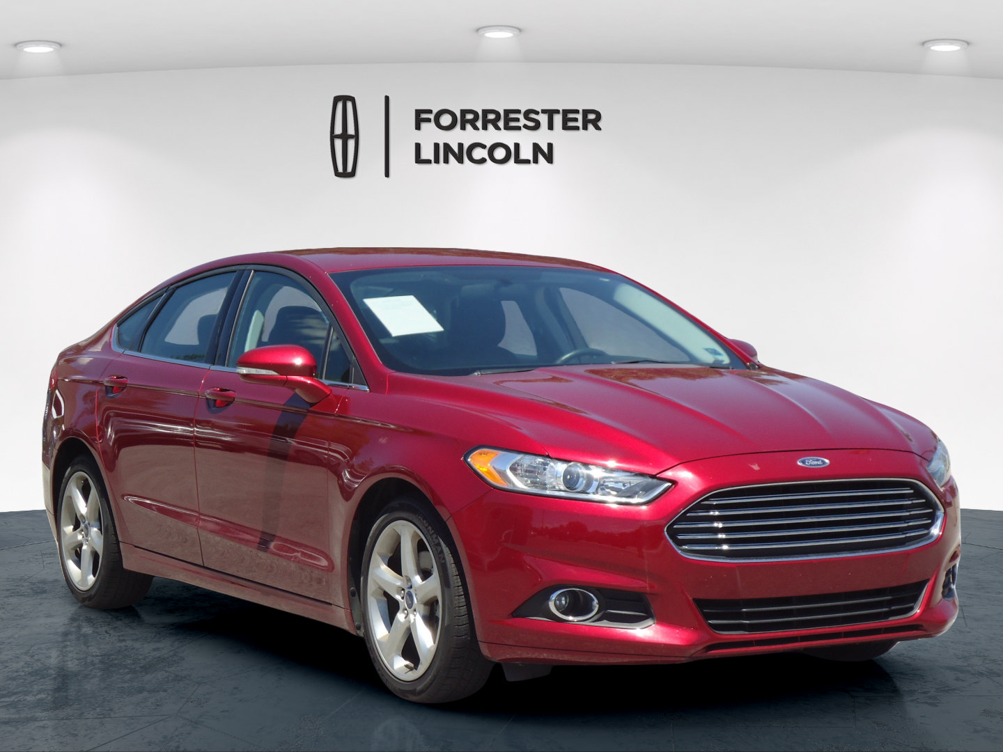 Used 2015 Ford Fusion SE FWD image 1