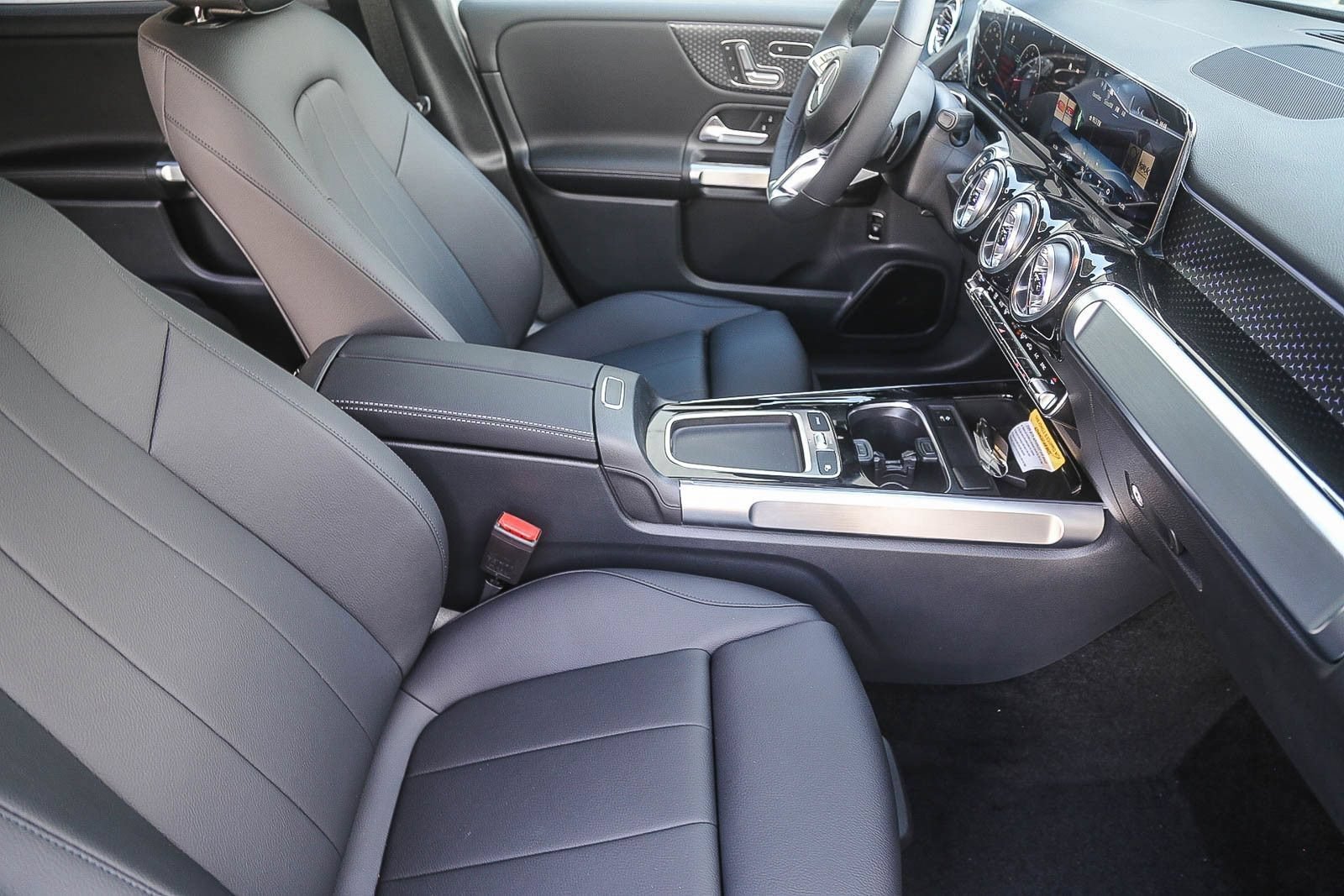 New 2026 Mercedes-Benz GLB 250 4MATIC image 16