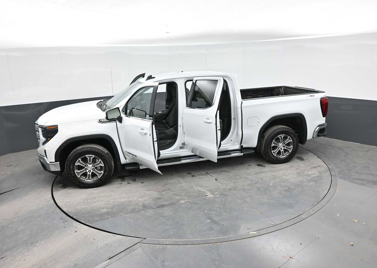 New 2026 GMC Sierra 1500 SLE image 46