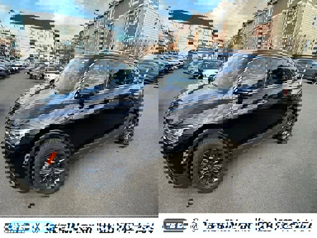 Used 2022 Volkswagen Tiguan SE image 1