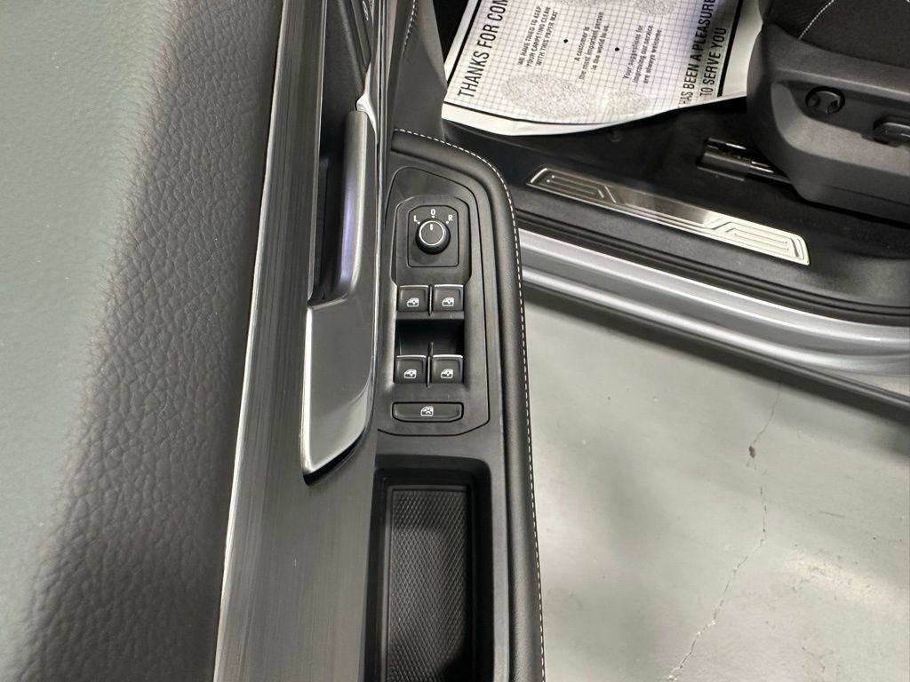 Used 2025 Volkswagen Atlas Cross Sport SE image 9