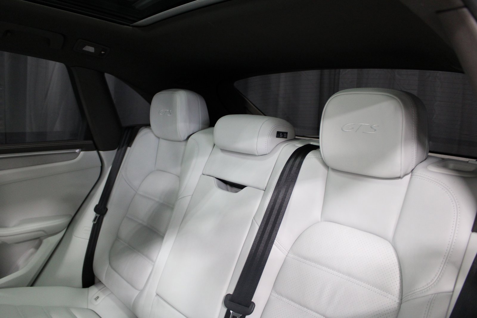 Used 2018 Porsche Macan GTS image 37