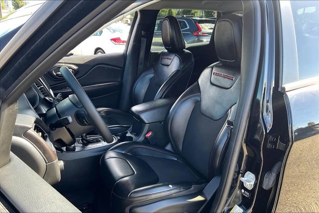 Used 2021 Jeep Cherokee Trailhawk image 22