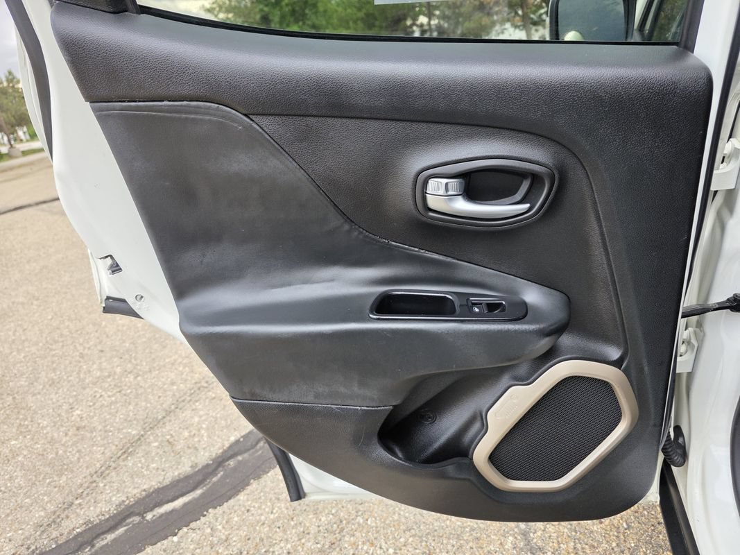 Used 2015 Jeep Renegade Limited AWD/4WD image 19
