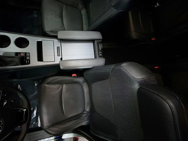 Used 2023 Toyota Sienna XSE image 22