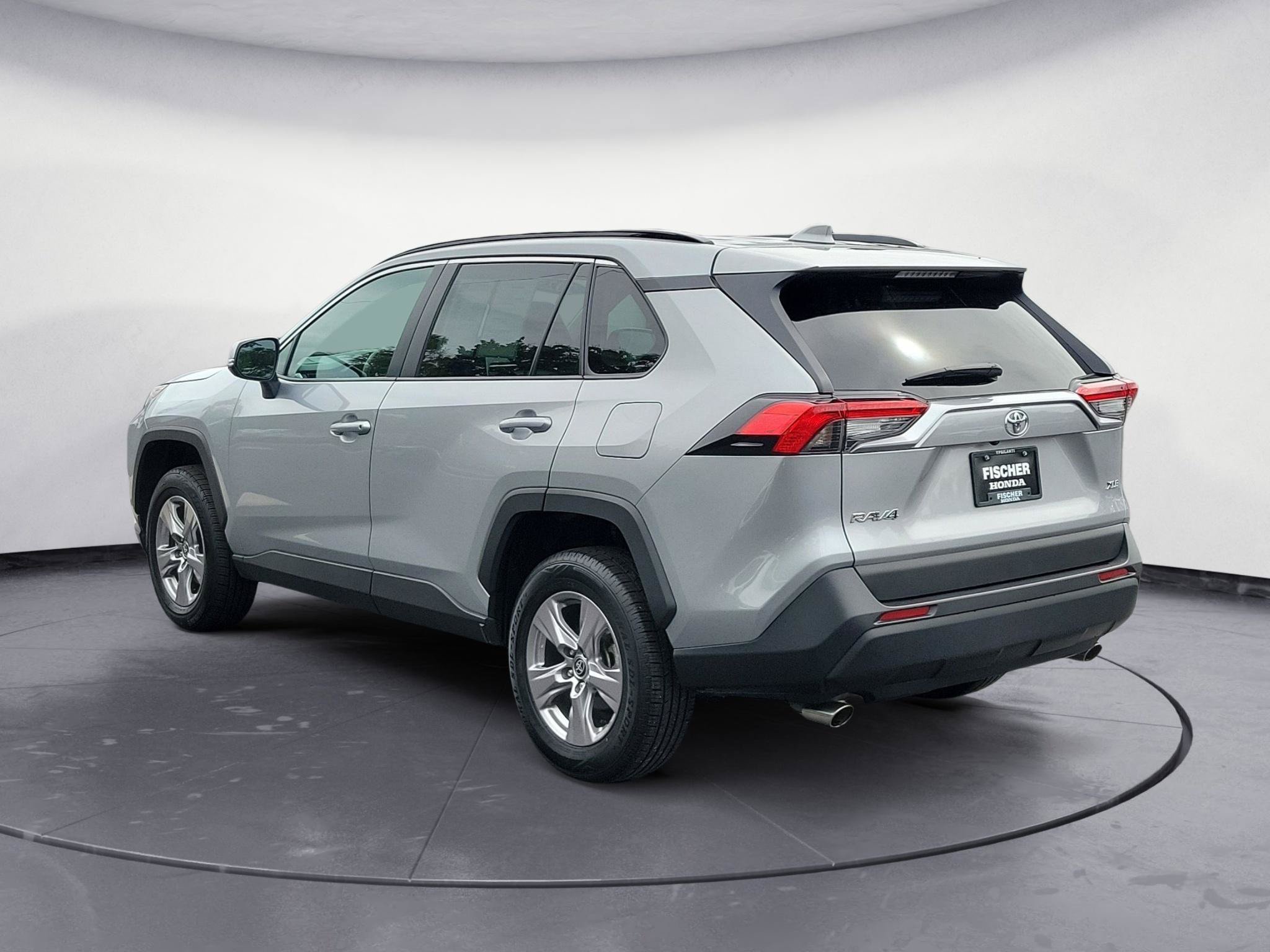 Used 2025 Toyota RAV4 XLE FWD image 4