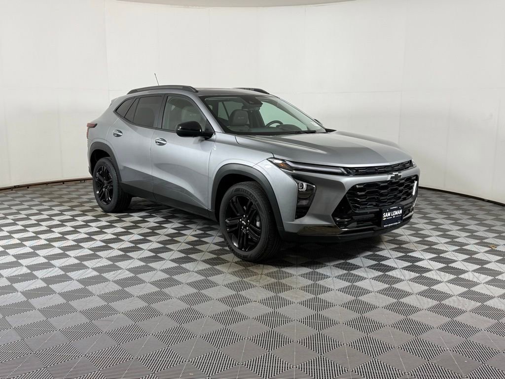 Used 2025 Chevrolet Trax ACTIV w/ Sunroof Package image 2