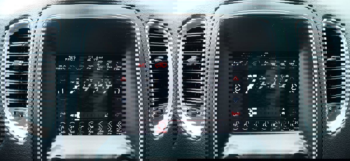 Used 2020 Dodge Durango SXT image 48