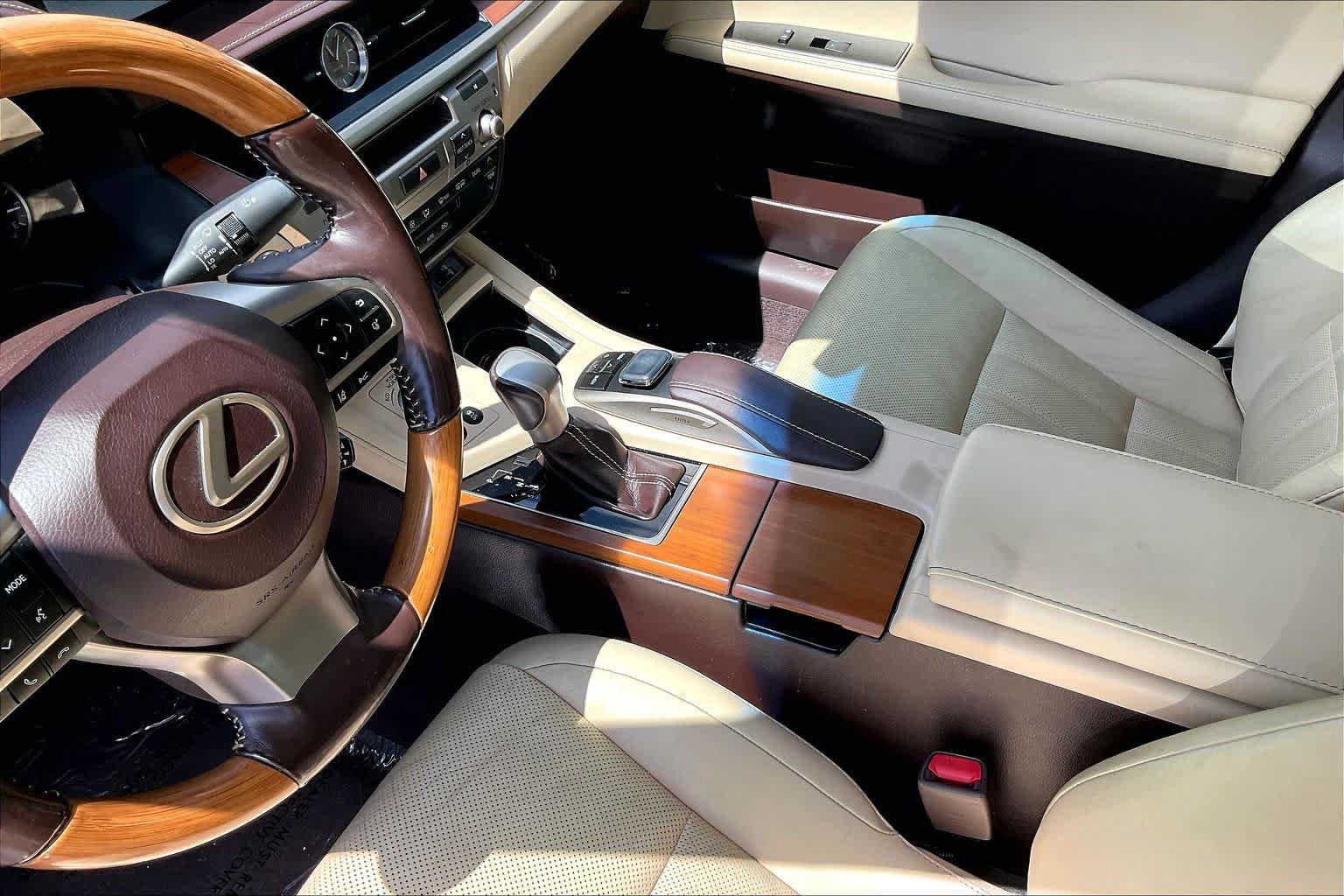 Used 2017 Lexus ES 300h w/ Luxury Package FWD image 17