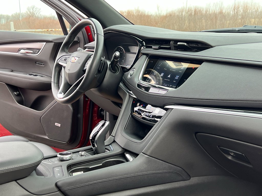 Used 2024 Cadillac XT6 Luxury image 28