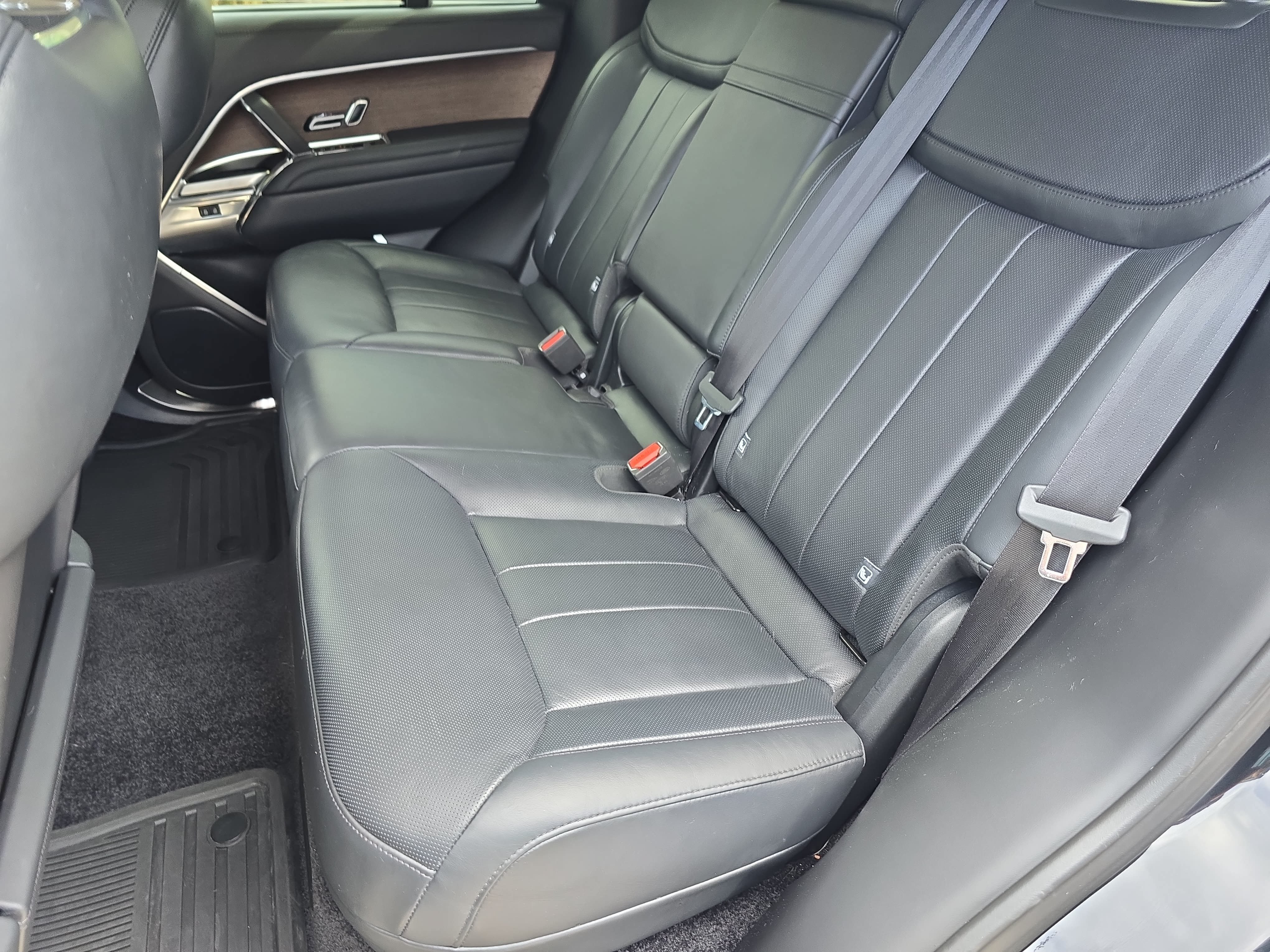 Certified 2023 Land Rover Range Rover SE AWD/4WD image 14