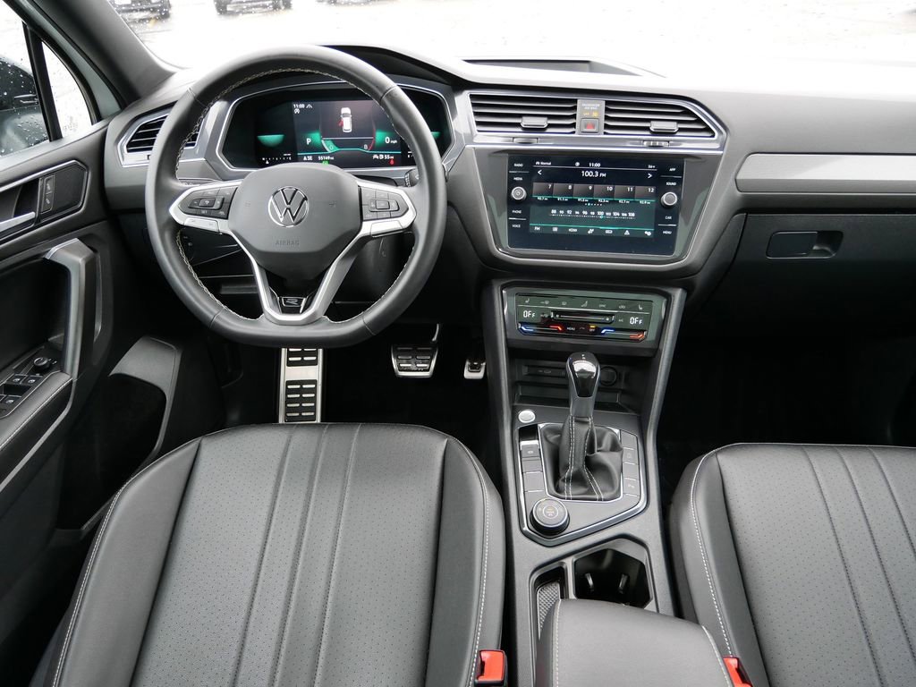 Used 2023 Volkswagen Tiguan SE R-Line image 14