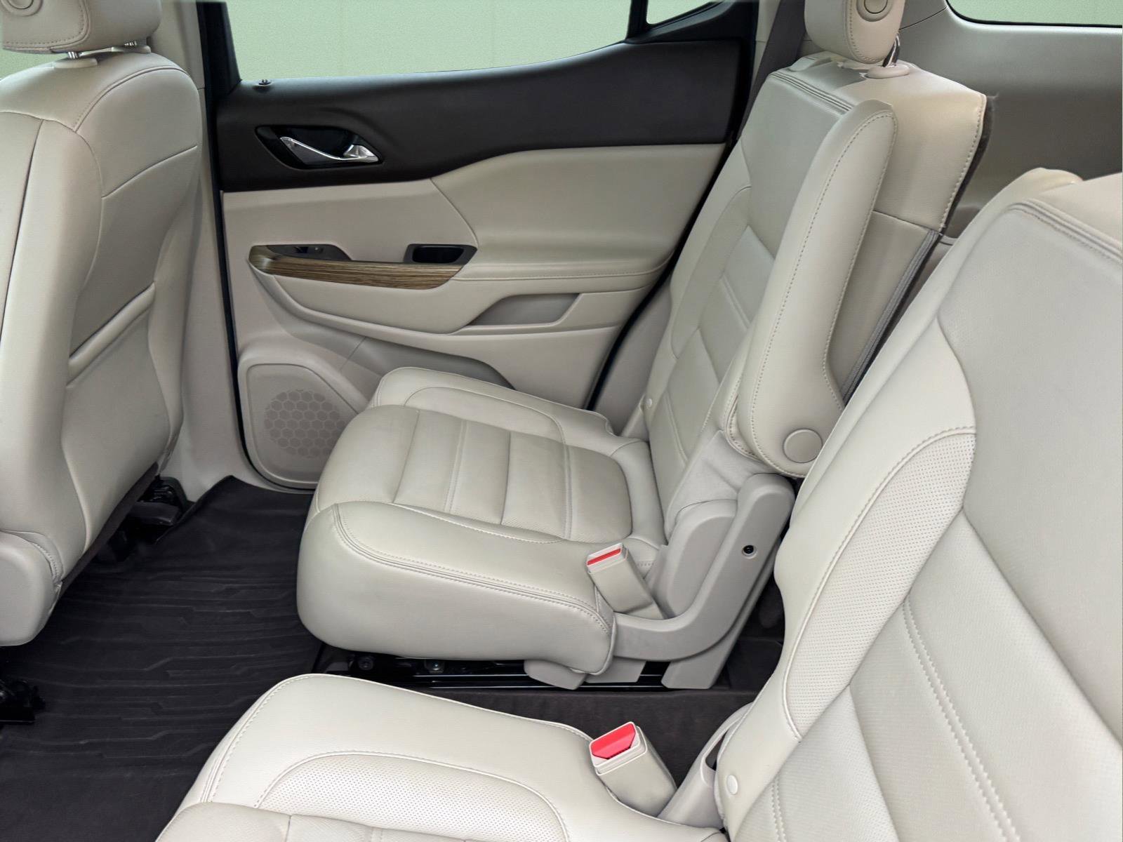 Used 2019 GMC Acadia Denali image 9