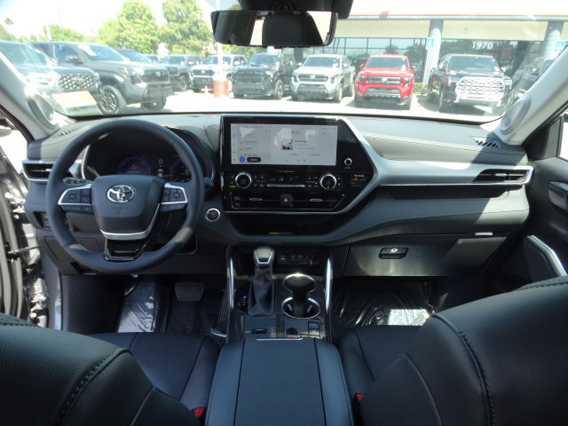 New 2026 Toyota Highlander Platinum AWD/4WD image 15