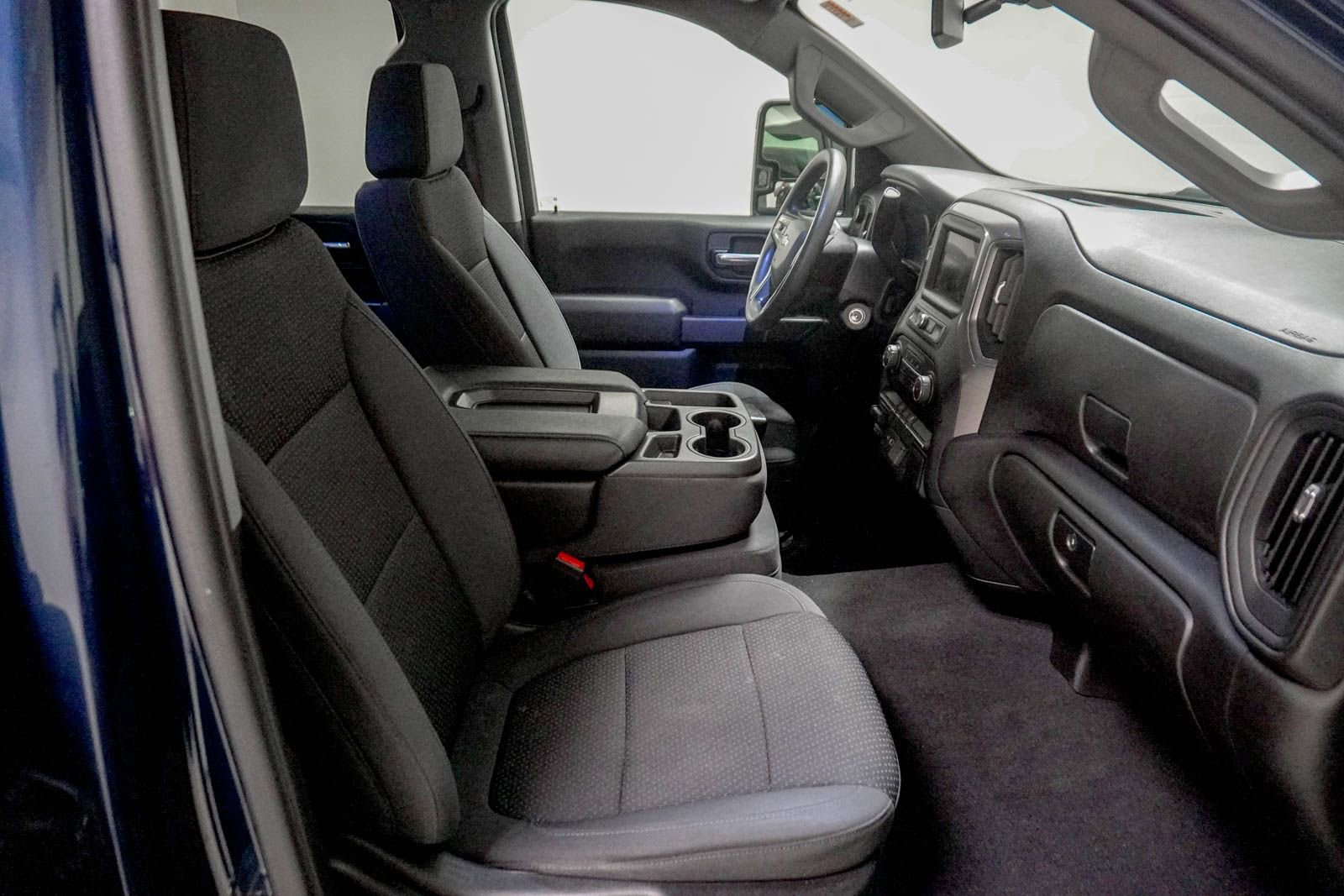 Used 2022 Chevrolet Silverado 2500 Custom w/ Custom Value Package AWD/4WD image 28