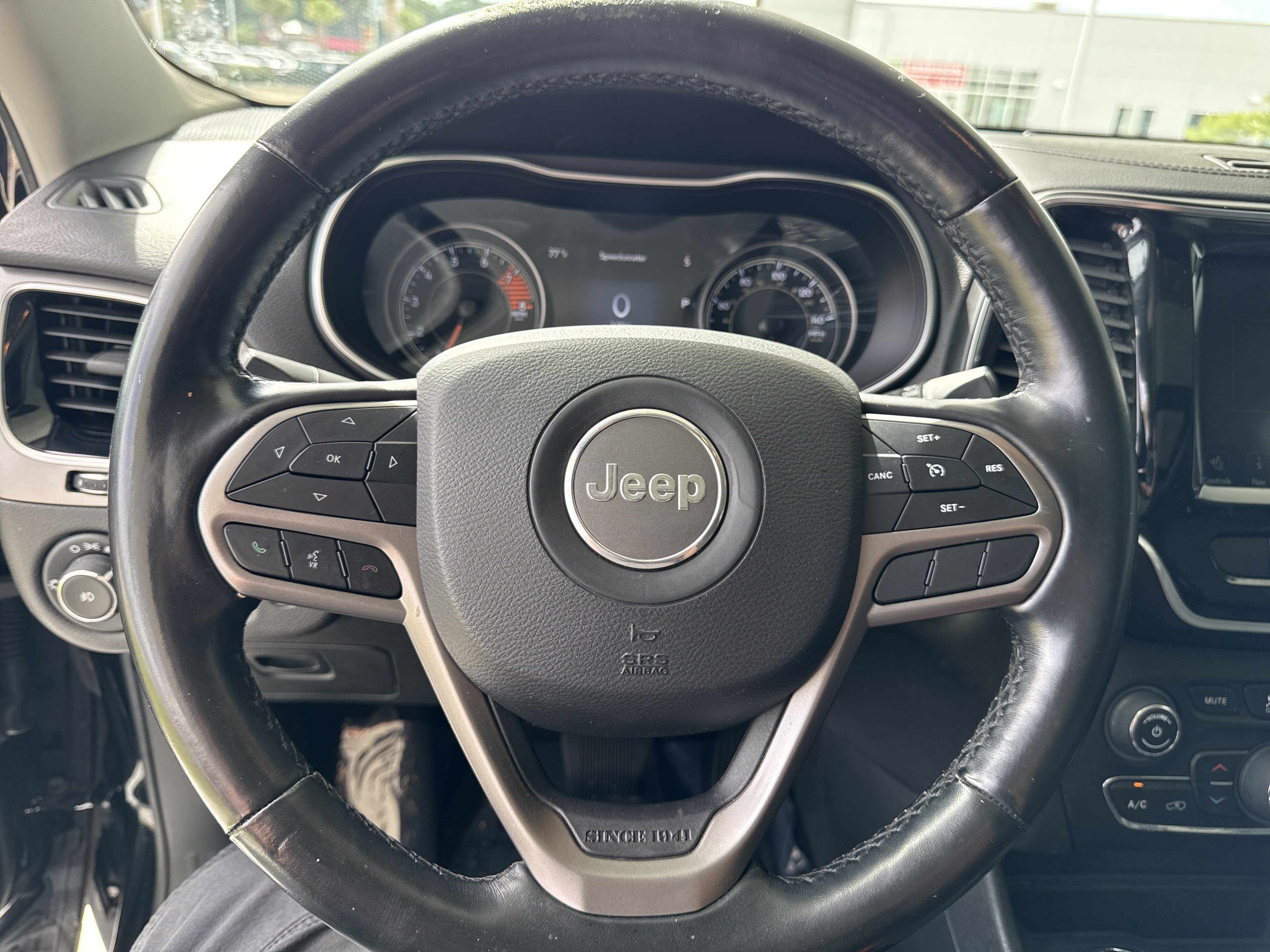 Used 2020 Jeep Cherokee Limited AWD/4WD image 17