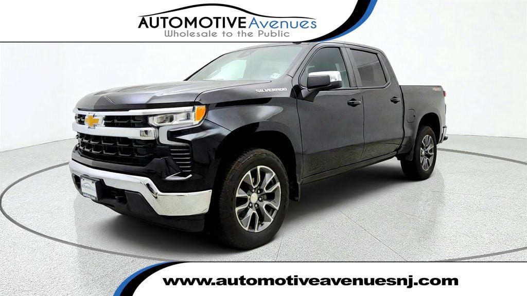 Used 2022 Chevrolet Silverado 1500 LT AWD/4WD image 1
