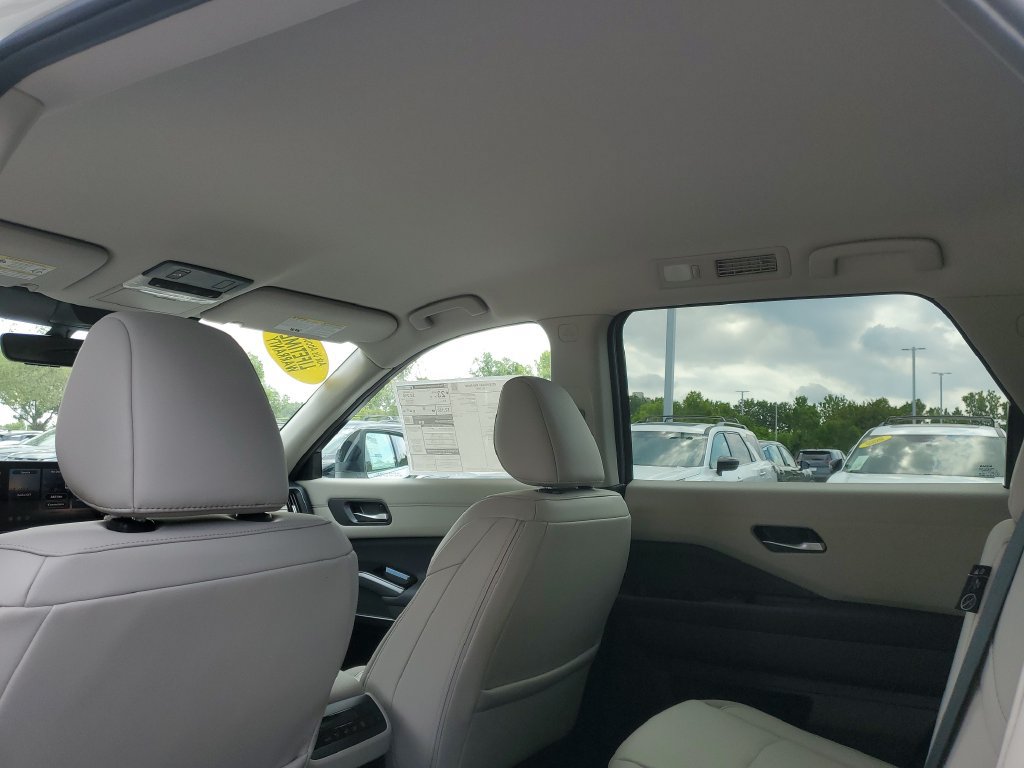 New 2026 Nissan Pathfinder SL FWD image 13