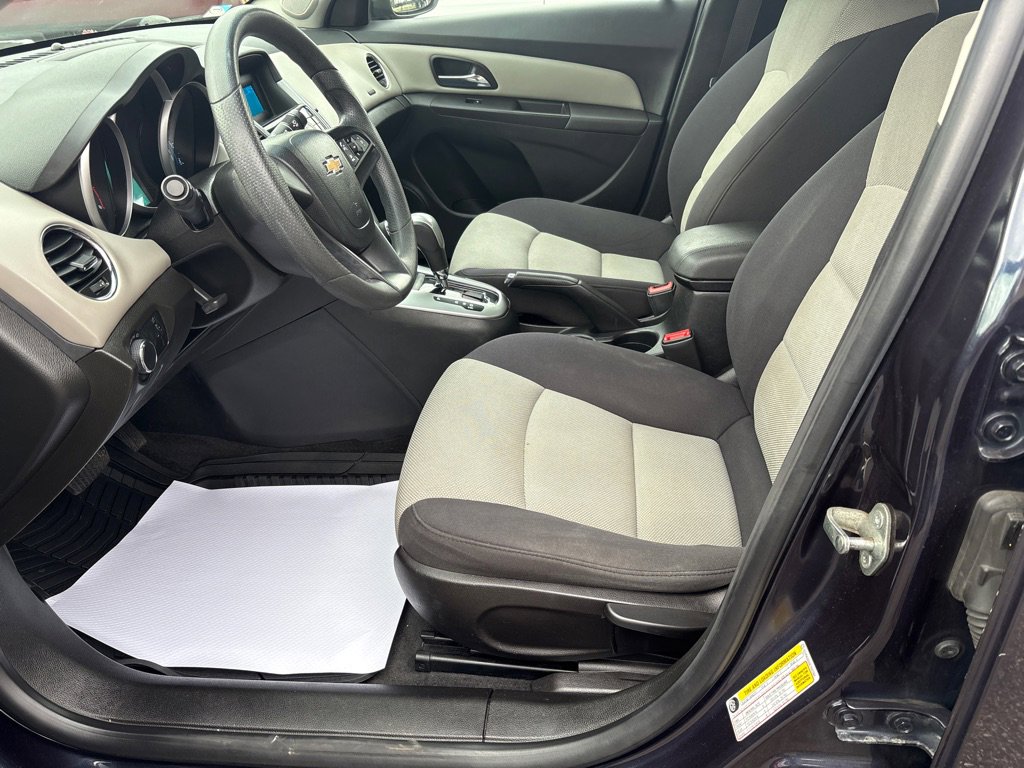 Used 2014 Chevrolet Cruze LS image 11