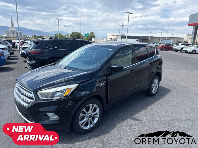 Used 2017 Ford Escape SE w/ SE Cold Weather Package AWD/4WD image 2