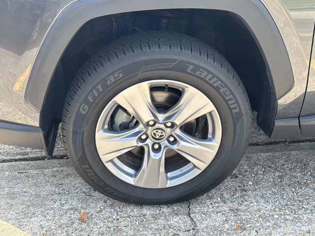 Used 2022 Toyota RAV4 XLE AWD/4WD image 5