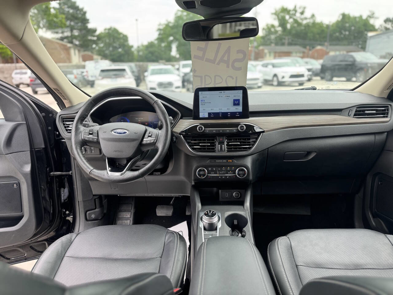 Used 2020 Ford Escape Titanium image 9