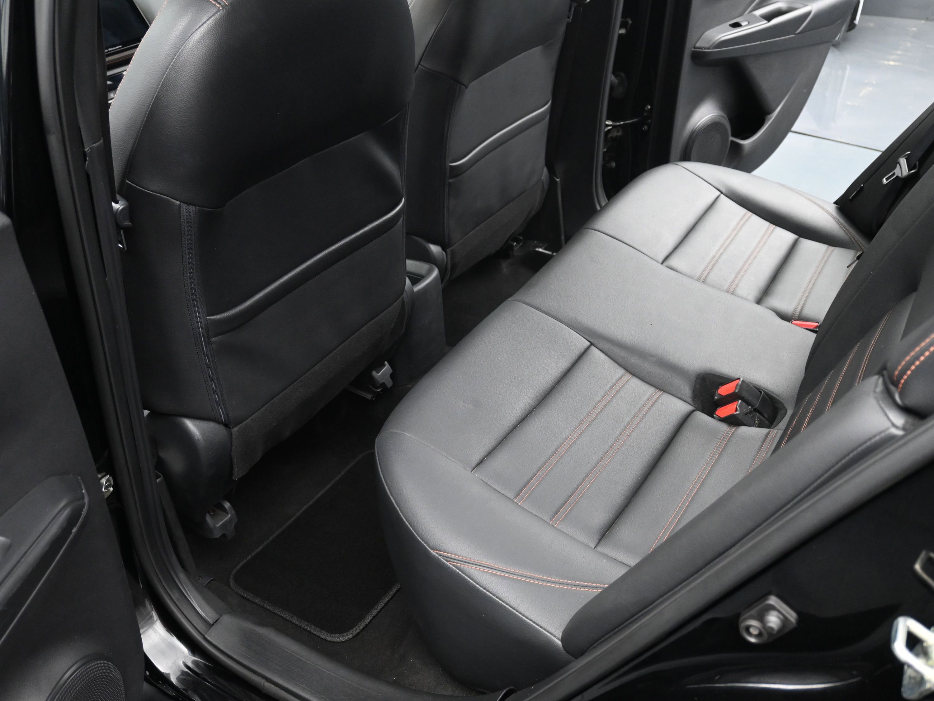 Used 2020 Nissan Kicks SR w/ SR Premium Package image 13