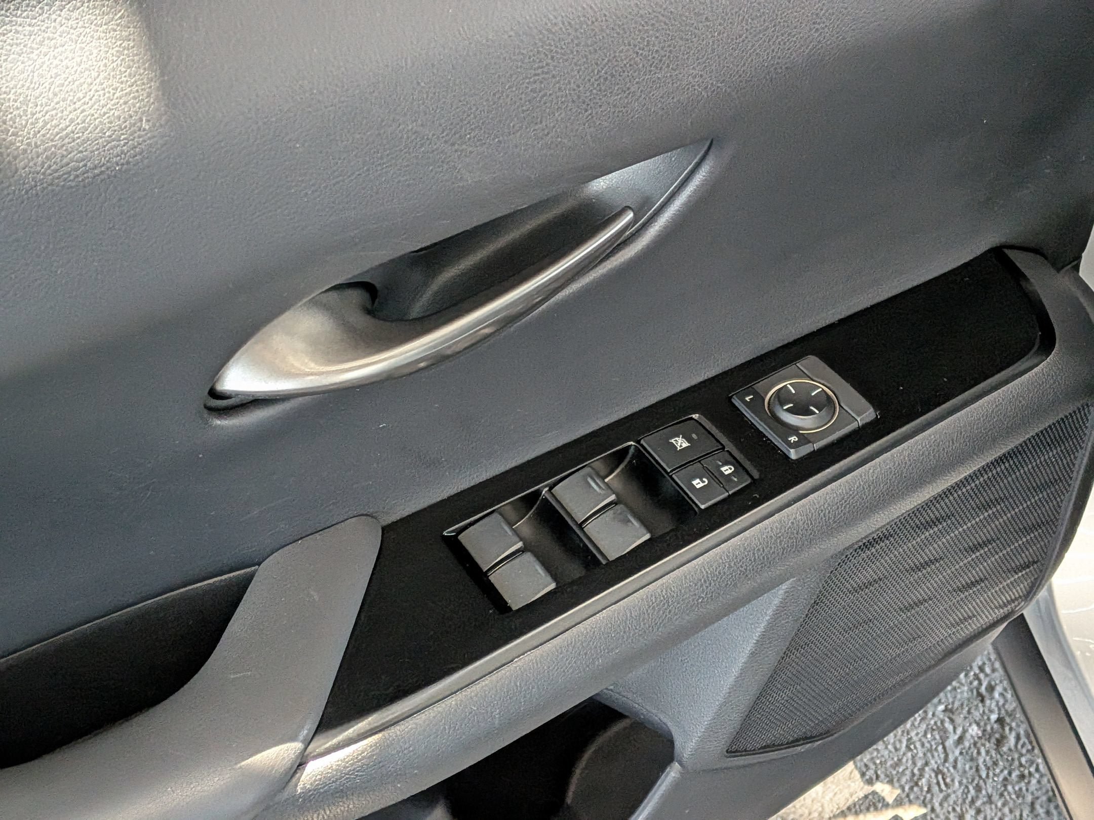 Used 2020 Lexus UX 200 w/ Accessory Package FWD image 9