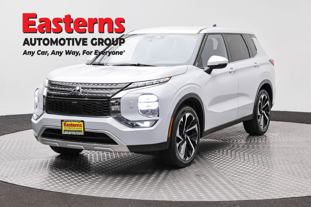 Used 2024 Mitsubishi Outlander SE