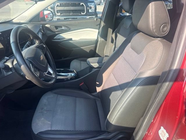 Used 2025 Chevrolet Trax LT w/ LT Convenience Package FWD image 10