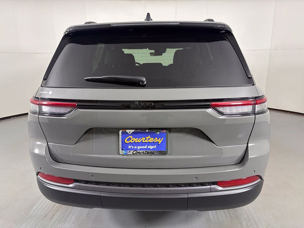 New 2027 Jeep Grand Cherokee Altitude RWD image 7