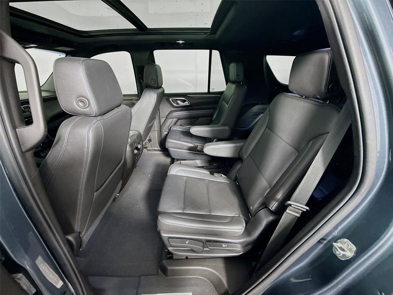 Used 2021 Chevrolet Tahoe Z71 w/ Luxury Package AWD/4WD image 17