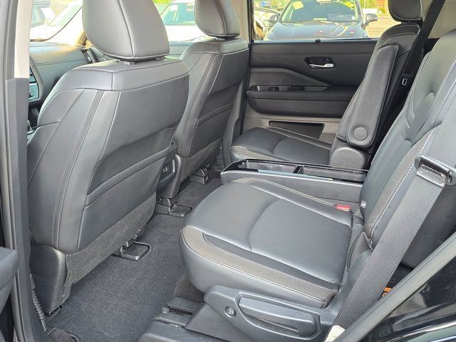 Certified 2024 Nissan Pathfinder SL w/ SL Premium Package FWD image 11