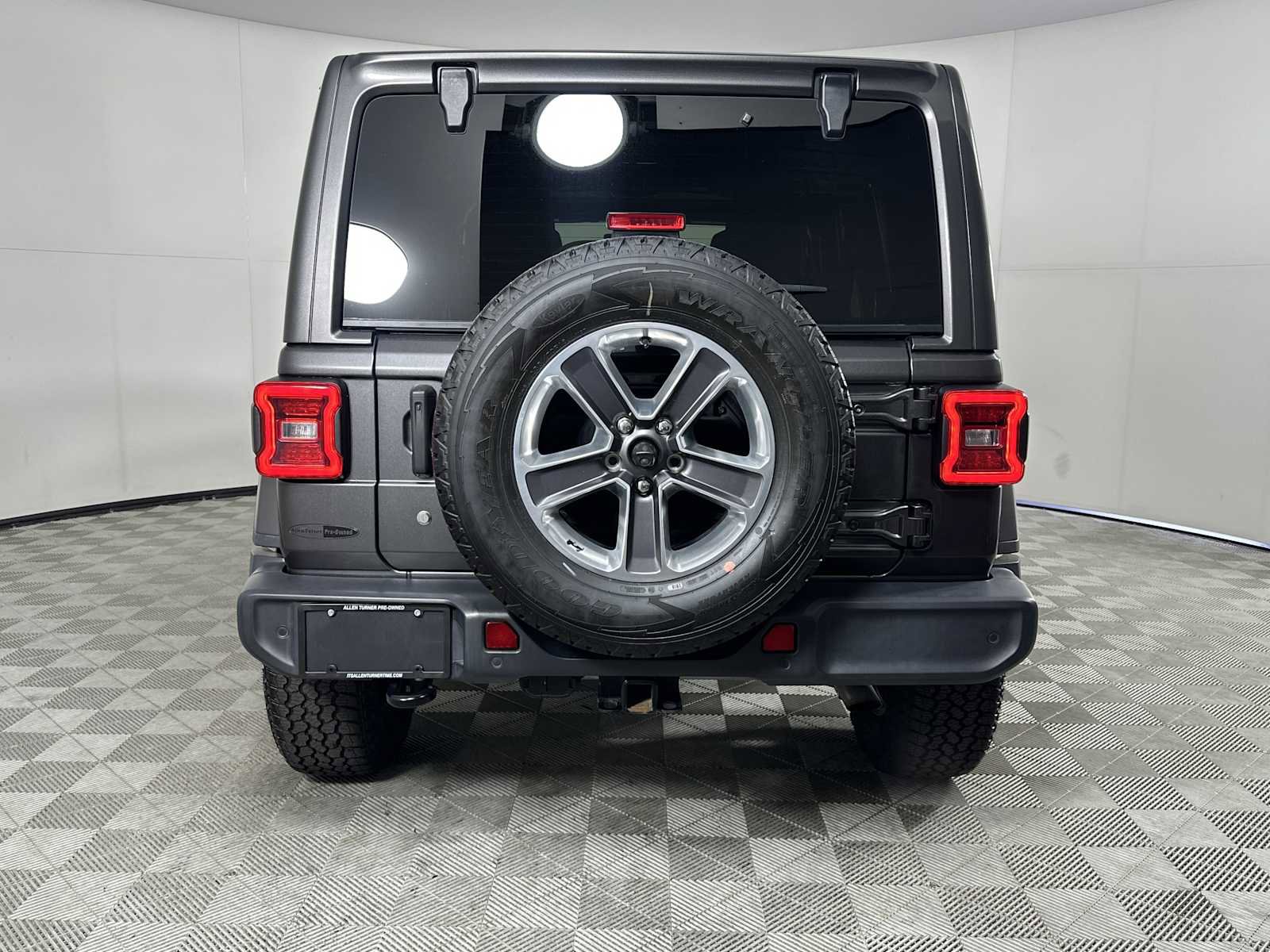 Used 2020 Jeep Wrangler Unlimited Sahara image 14