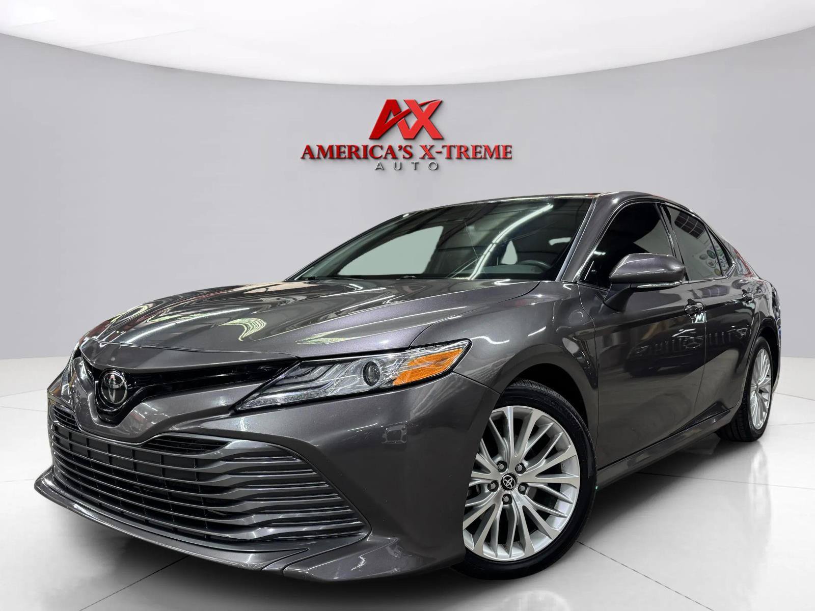 Used 2020 Toyota Camry XLE FWD image 1