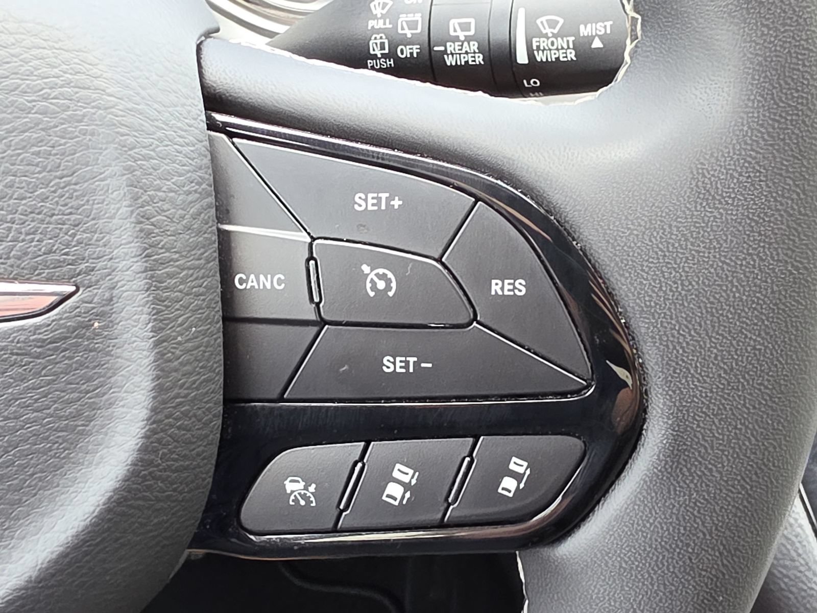 Used 2024 Chrysler Pacifica Premium FWD image 23