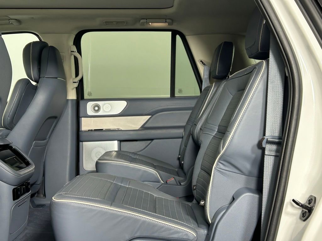 Used 2022 Lincoln Navigator L Black Label AWD/4WD image 19