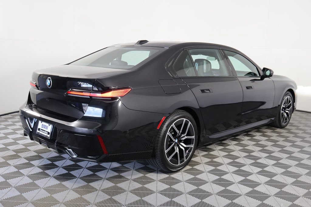 Used 2025 BMW 740i RWD image 4