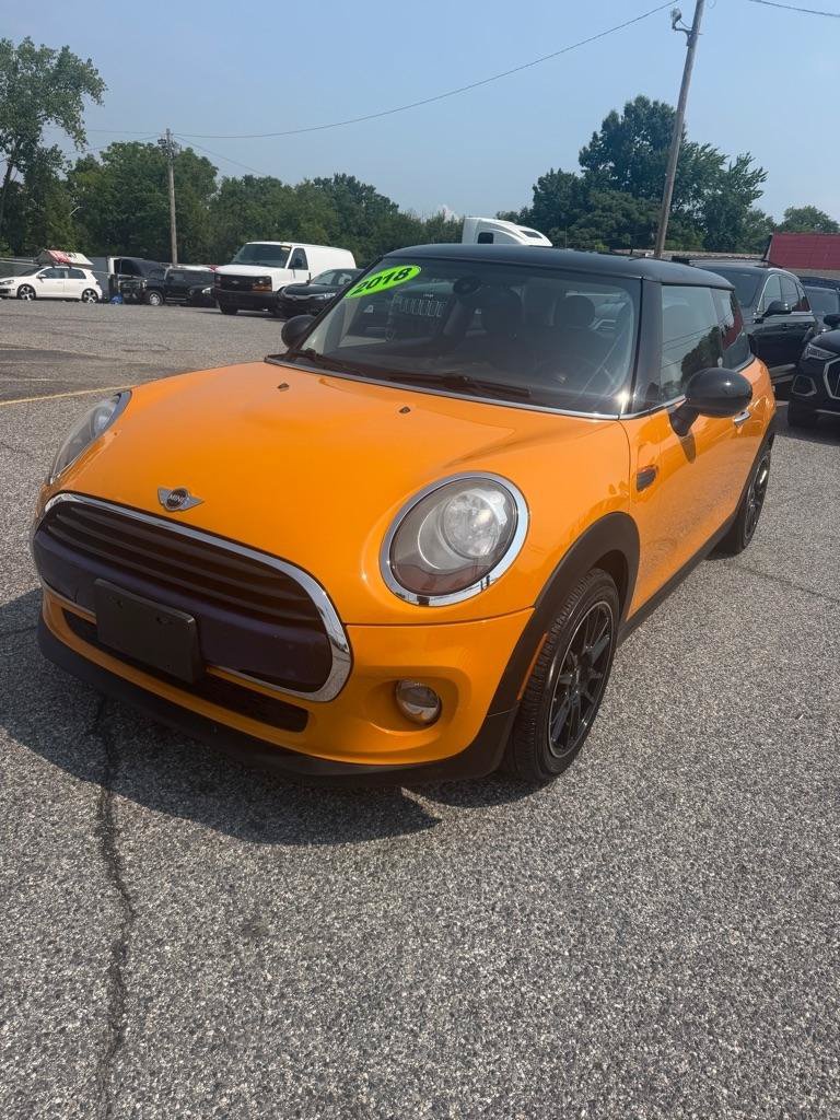 Used 2018 MINI Cooper 2-Door Hardtop w/ Cold Weather Package FWD image 2