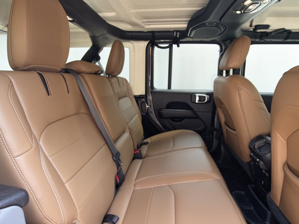 Used 2023 Jeep Wrangler Unlimited Sahara w/ Cold Weather Group AWD/4WD image 22