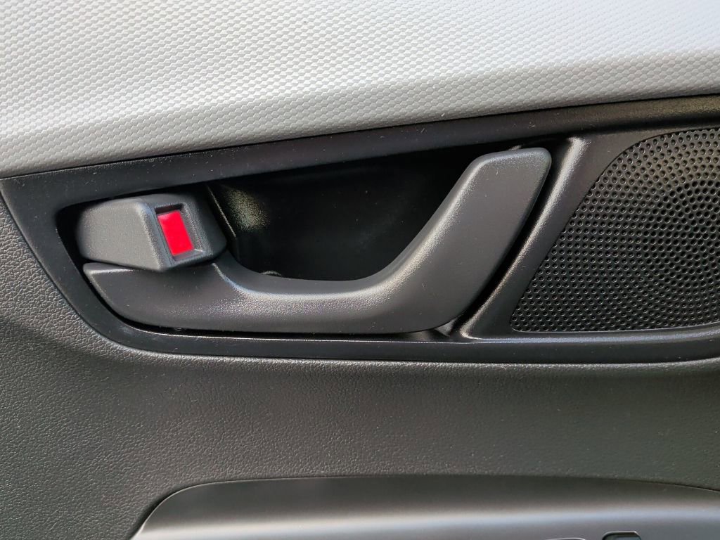 Used 2019 Hyundai Kona SE image 16