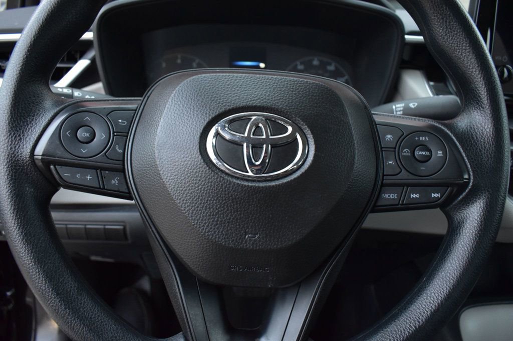 Used 2025 Toyota Corolla LE image 26